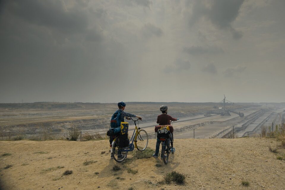 Jako, jako daleko: obiteljski film o nošenju s promjenama i toleranciji