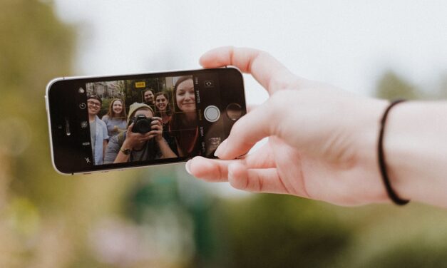 Važnost bliskih odnosa u djetinjstvu i adolescenciji – online i offline