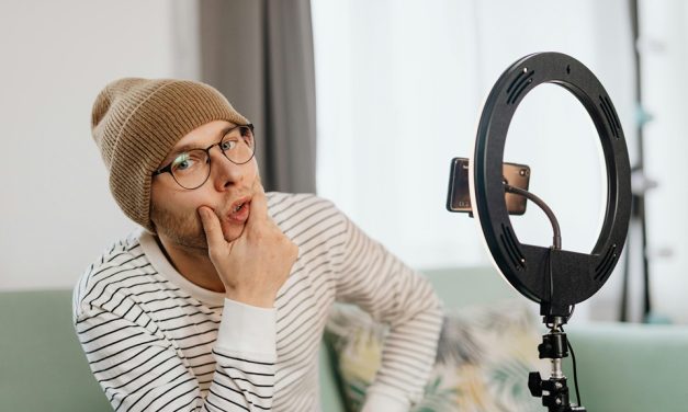 Influenceri i dezinformacije: Što o toj temi reći djeci?