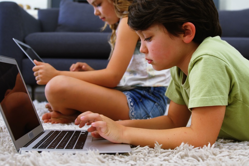 Roditeljstvo i digitalna ravnoteža – Politike po mjeri djece i roditelja