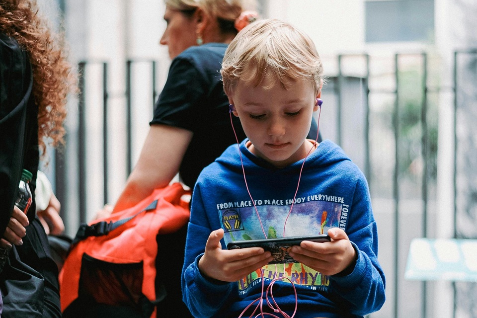 Javna tribina ‘Odrastanje na ekranu: Nova ekologija djetinjstva’