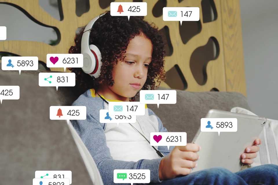 Europski parlament traži da minimalna dob za društvene mreže bude 16 godina