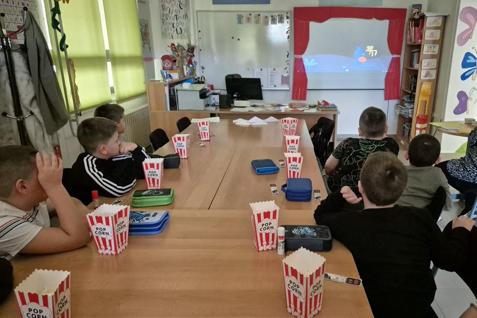 Školska knjižnica kao kino učionica: film ‘Pisma na kraju šume’